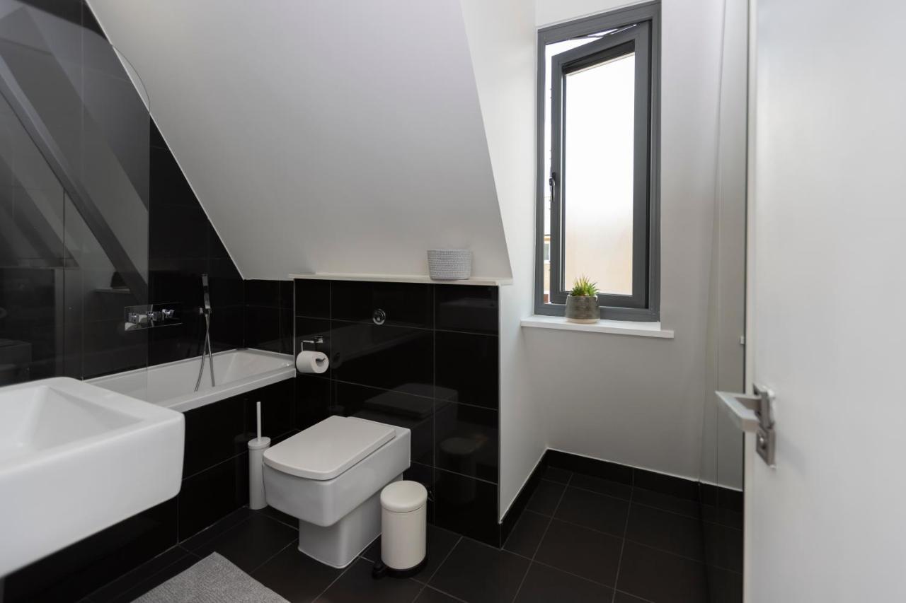 Stunning 3 Bedroom Penthouse With Terrace And Lift Londen Buitenkant foto