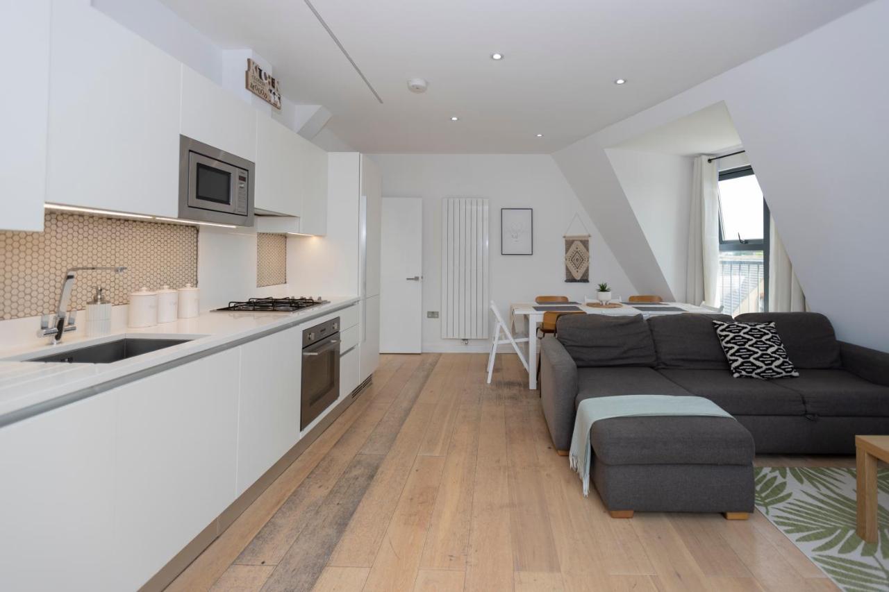Stunning 3 Bedroom Penthouse With Terrace And Lift Londen Buitenkant foto