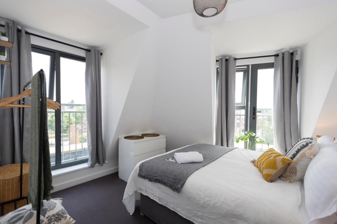 Stunning 3 Bedroom Penthouse With Terrace And Lift Londen Buitenkant foto