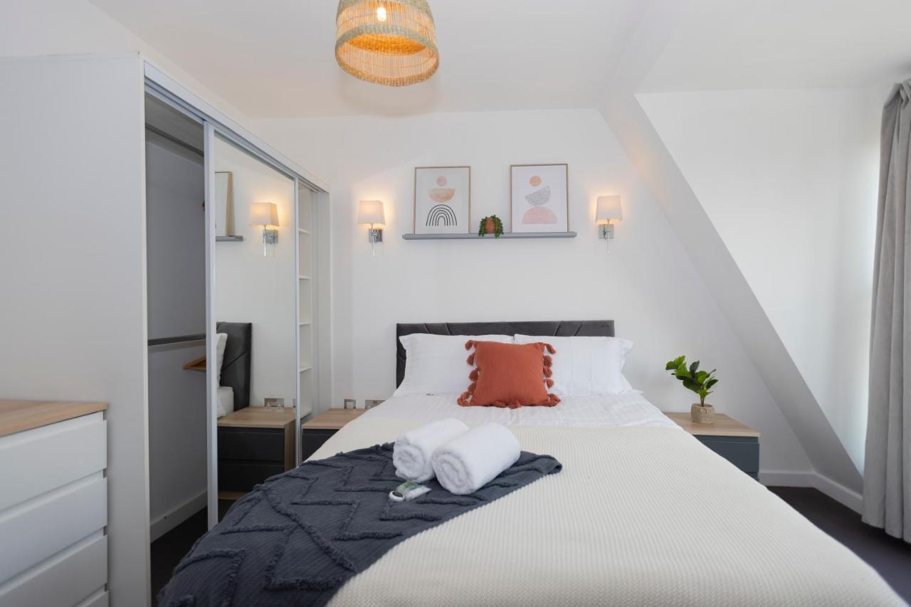 Stunning 3 Bedroom Penthouse With Terrace And Lift Londen Buitenkant foto