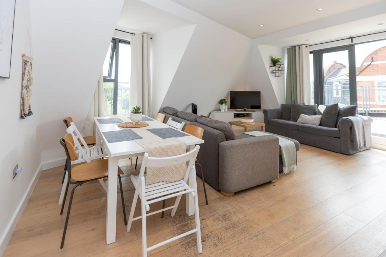 Stunning 3 Bedroom Penthouse With Terrace And Lift Londen Buitenkant foto